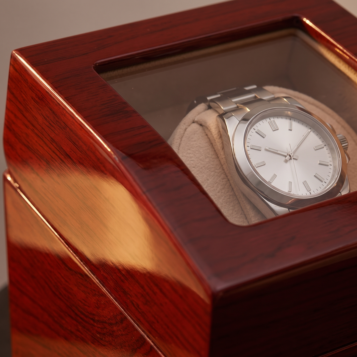 Single Watch Winder, Baked Lacquer, close-up of the finish
