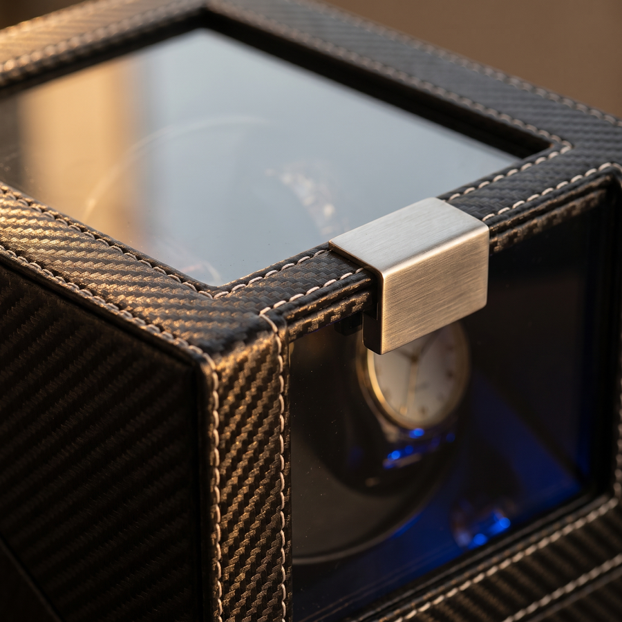 Watch Winder, Carbon Fibre, Rechargeable, close-up of the finish