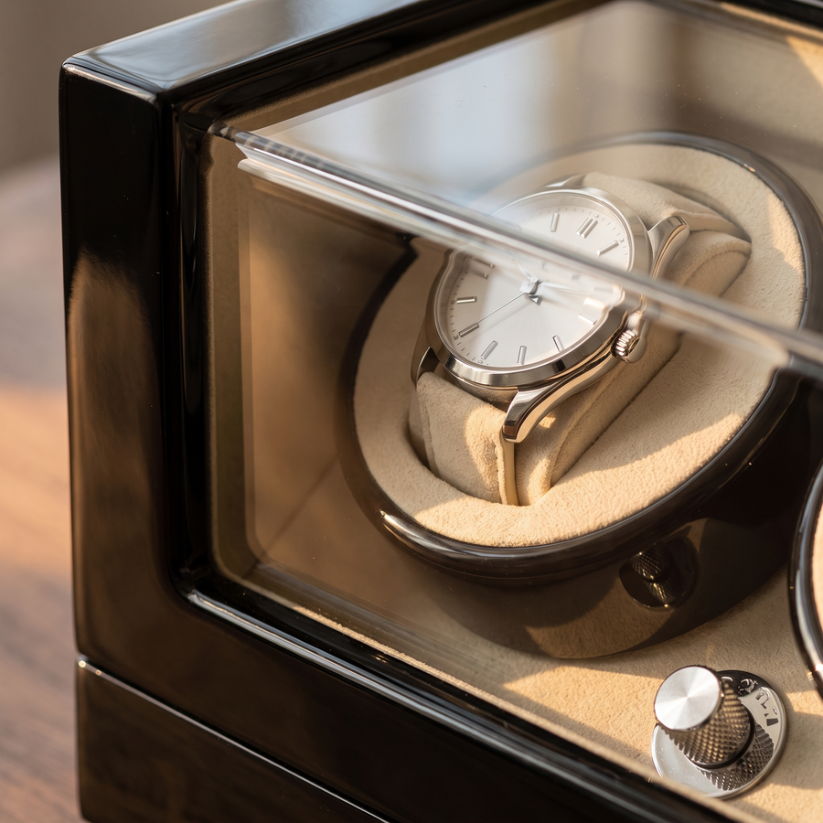 Watch Winder 4 Slots, Wood with Acrylic Window, close-up of the finish