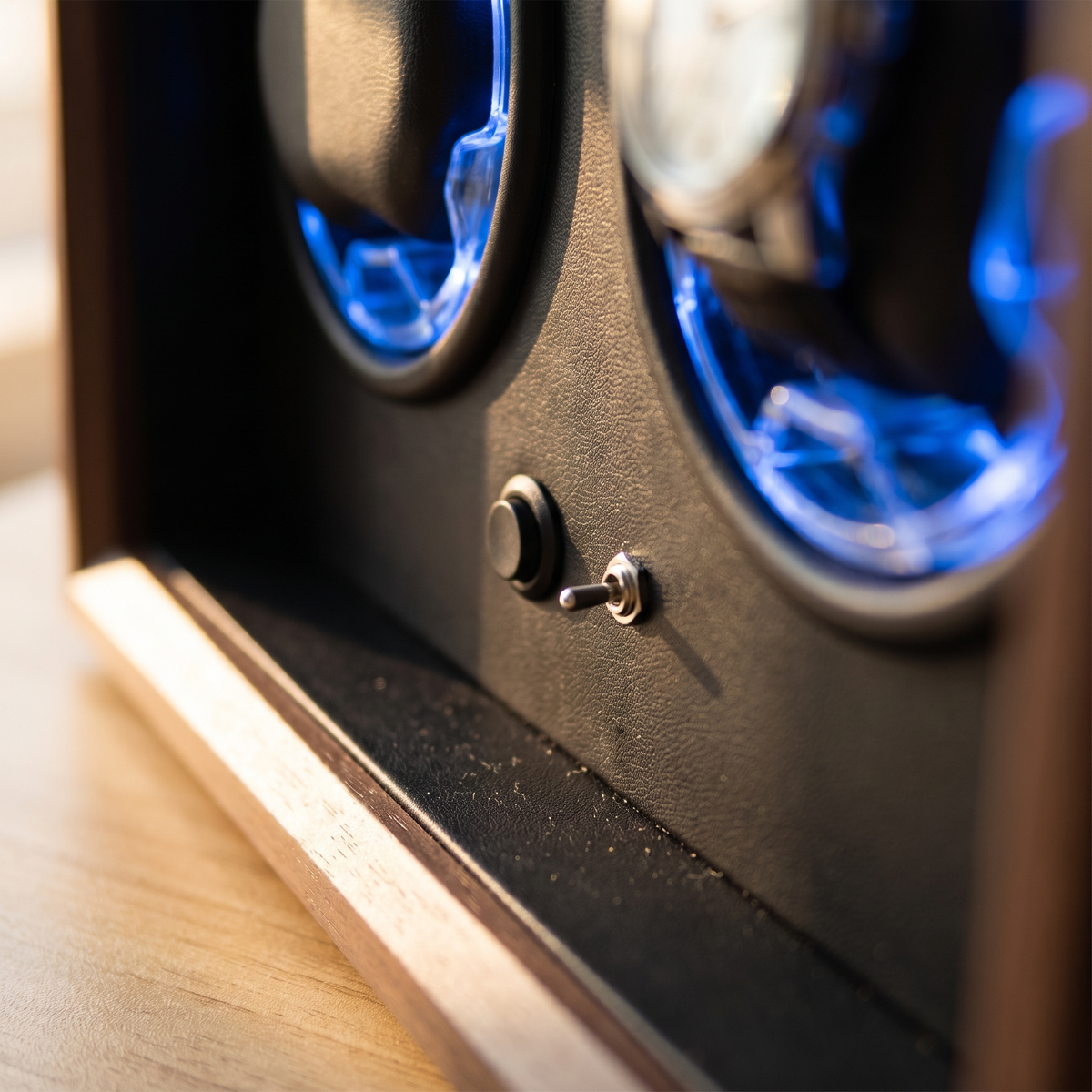 Watch Winder 2 Slots, Black Walnut Wood, close-up of the control panel